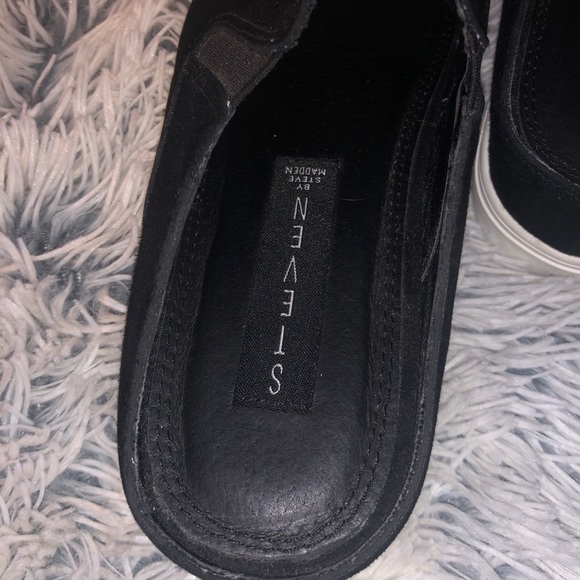 Steve Madden Black Flats - Picture 3 of 5
